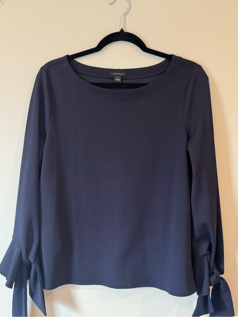 Ann Taylor Blouse Long Sleeve Tie Cuff Loose Fit Size Medium Navy Blue